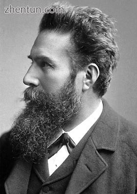 Wilhelm Rntgen.JPG