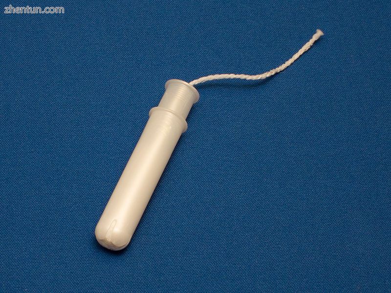 Tampon in plastic applicator.jpg