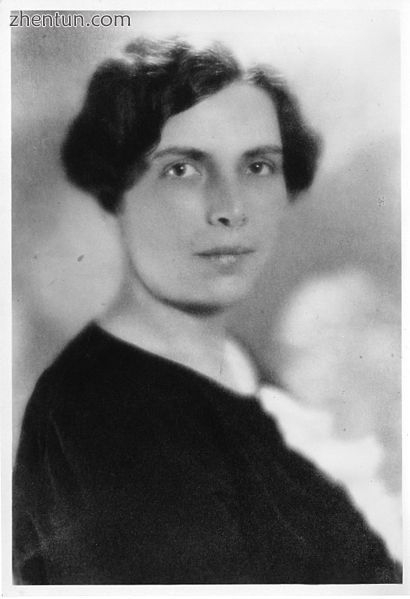 Gladys Henry Dick (pictured) and George Frederick Dick developed an antitoxin an.jpg